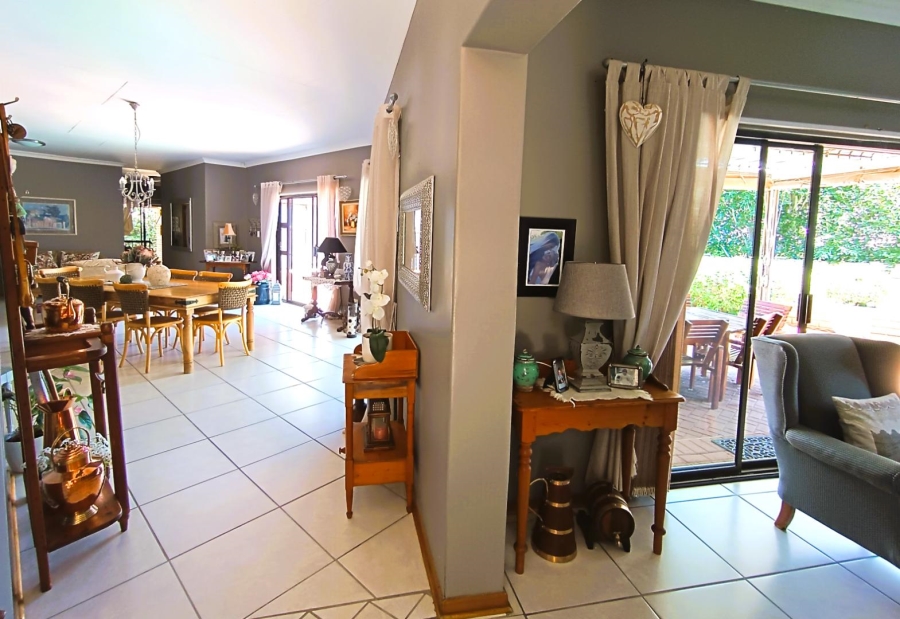 5 Bedroom Property for Sale in Langenhovenpark Free State